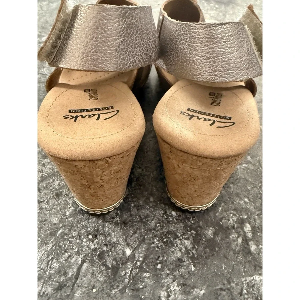 CLARKS Womens Cork Wedge Heel Sandal Gold Leather Open Toe Slingback Shoe 10M